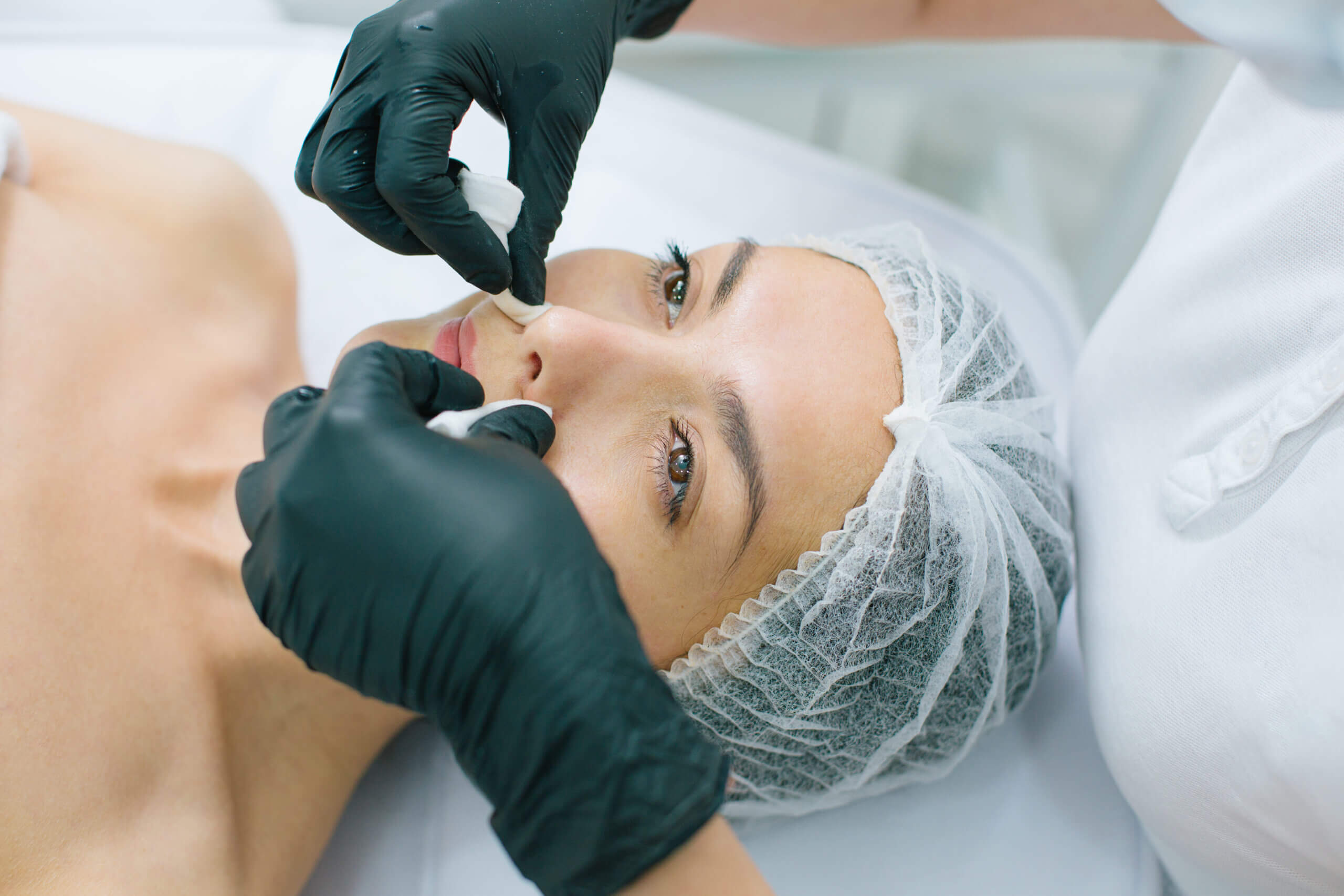 woman-receiving-facial-treatment-at-spa-clinic-2026-03-26-05-41-26-utc Rinoplastia en Ecuador: armonía facial y salud con expertos
